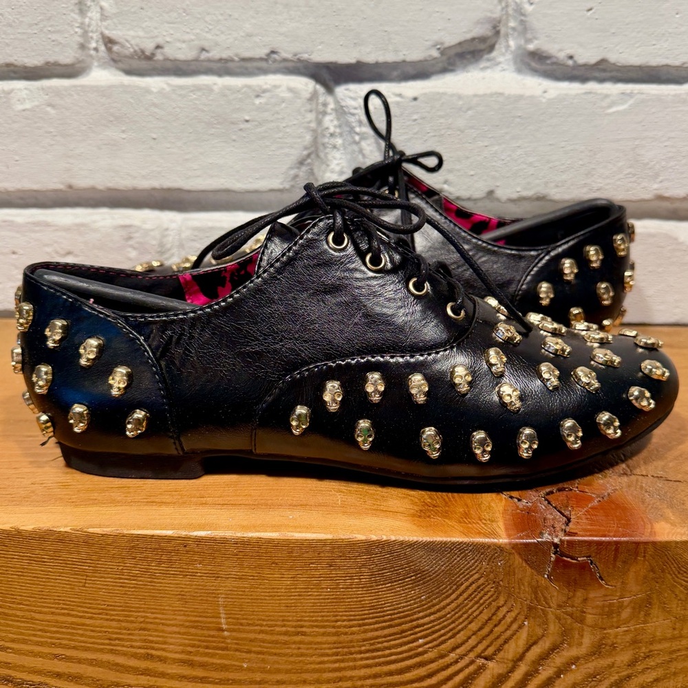 Iron Fist Skull Stud Oxford Flats 8 Boutique Goth Punk Luxe Statement Goth NIB - Picture 14 of 14